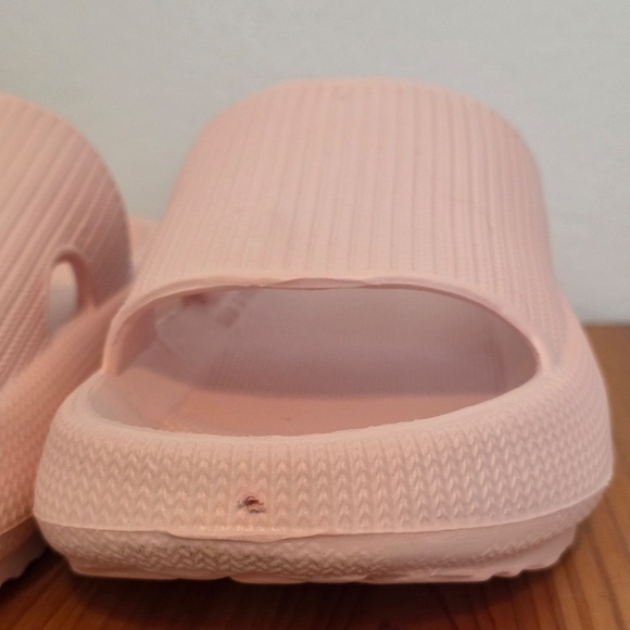 NWOT The Cloudies - Pink Original Slides - 7.5 (38-39) - Picture 5 of 7